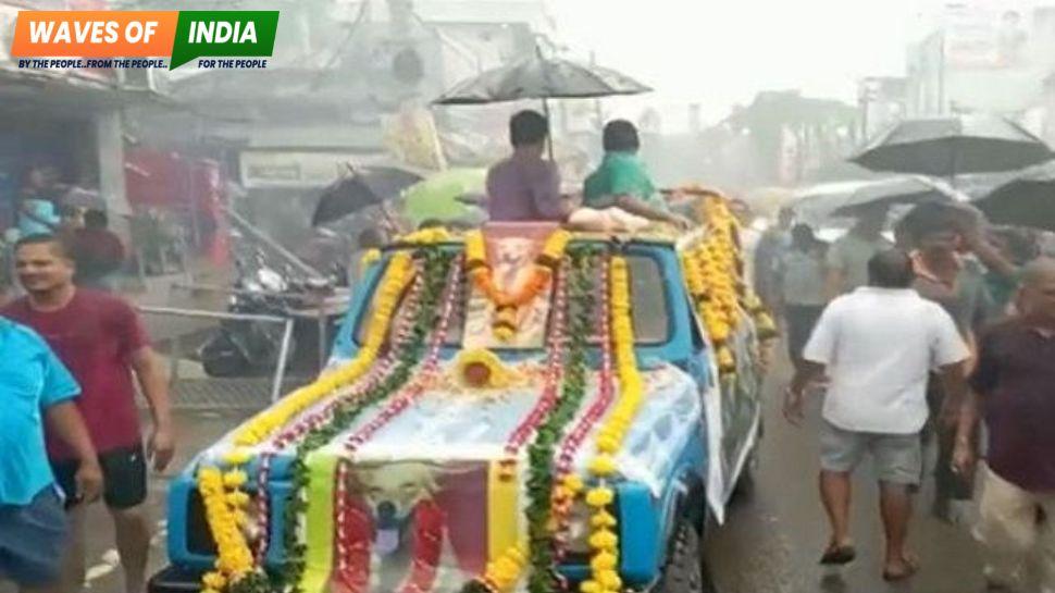 बेजुबान रिश्ता : पालतू कुत्ते की अंतिम विदाई देख सभी की आंखों में आंसू आ गए
