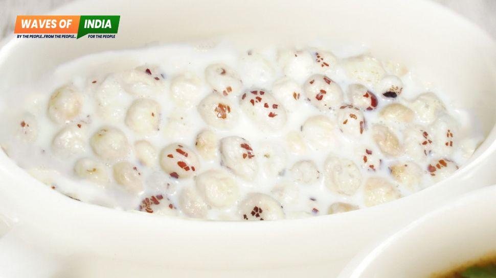 Makhane Ka Raita Recipe: हड्डियों में रहता है दर्द तो डाइट में शामिल करें कैल्शियम रिच मखाने का रायता
